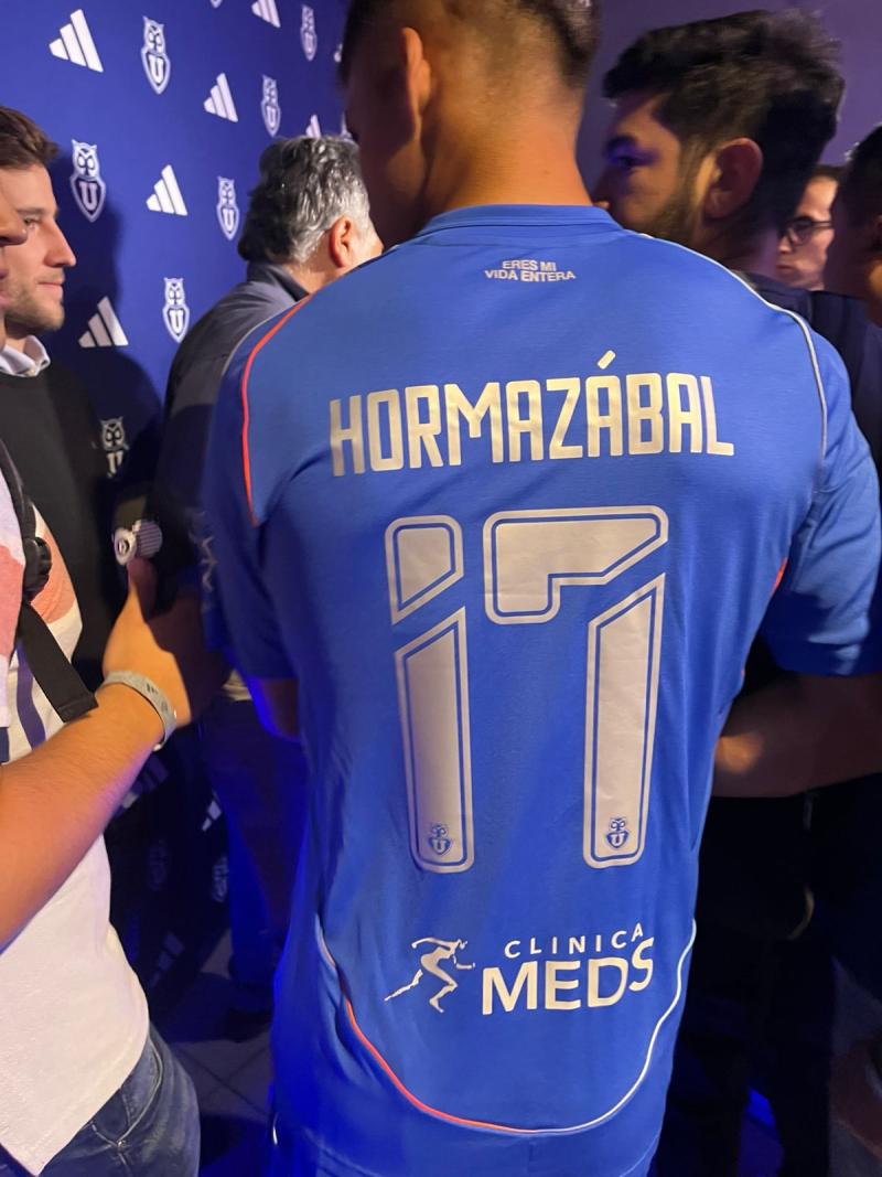 Dorsal de la nueva camiseta de U de Chile.