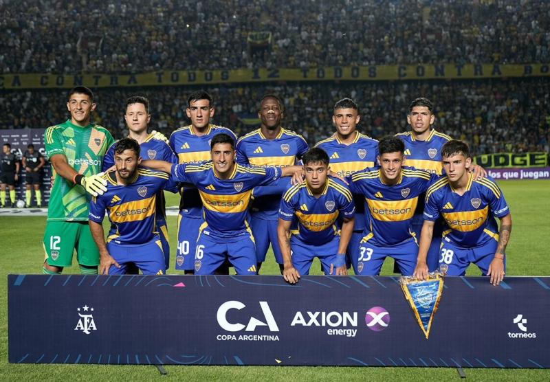 X @BocaJrsOficial - Carlos Palacios fue titular en Boca Juniors