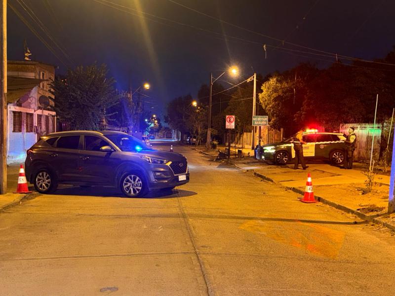 T13 - PDI investiga homicidio frustrado en Lo Espejo: Menor de 15 años fue baleado afuera de la casa de un familiar