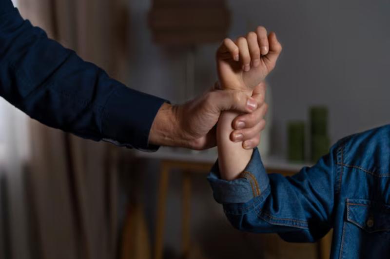 Detienen a 49 hombres acusados de abusar sexualmente de una adolescente en India