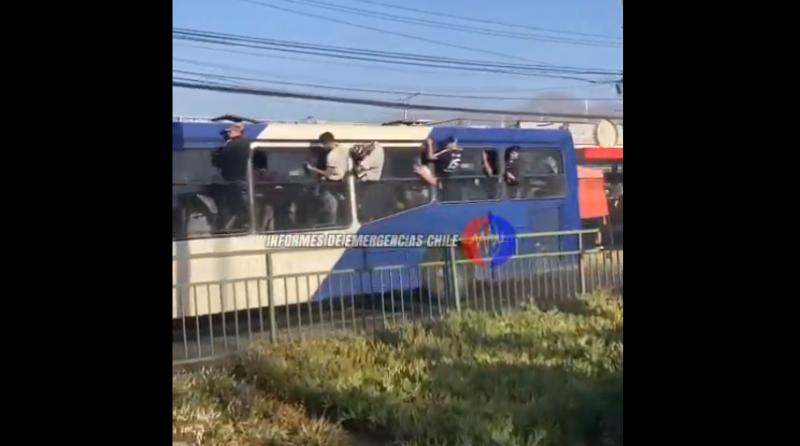 Denuncian que "barristas" de Colo Colo se tomaron buses para ir al estadio: bajaron a conductores y pasajeros