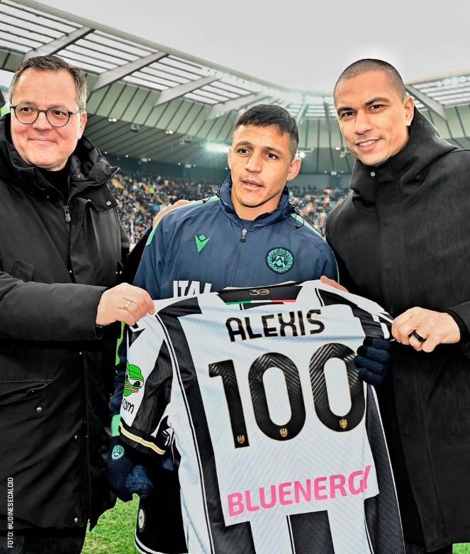 Alexis Sánchez fue homenajeado por 100 partidos con Udinese - Créditos: Udinese