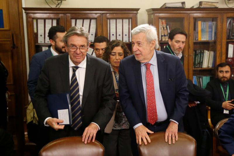 ATON - Embajador Gazmuri y ministro Van Klaveren