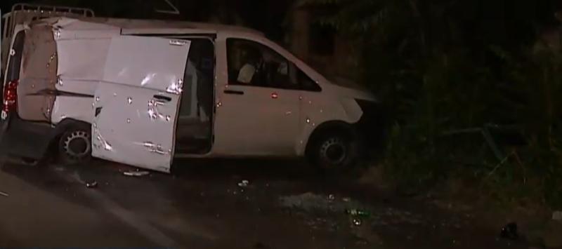 Vecino persiguió y ayudó a detener a conductor que se dio a la fuga tras choque en Quinta Normal: auto resultó volcado