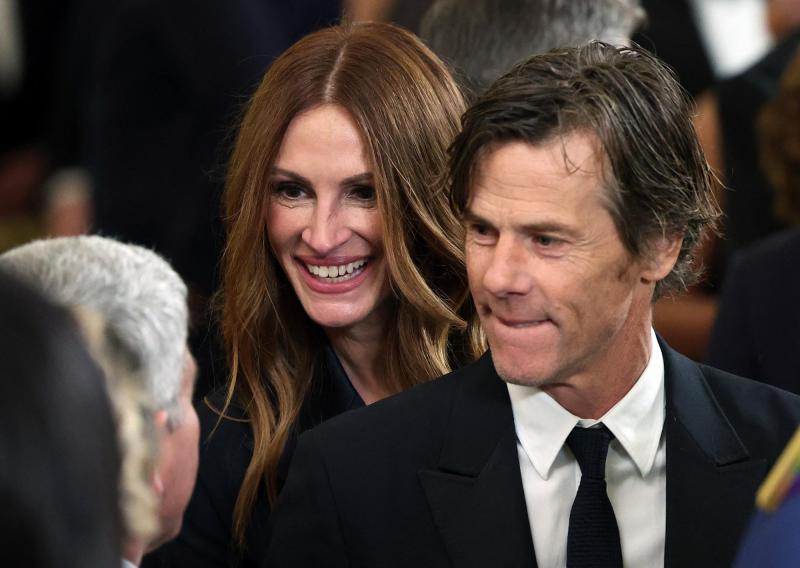 AFP News - Julia Roberts escoge poema de Pablo Neruda para saludar a su esposo en su cumpleaños