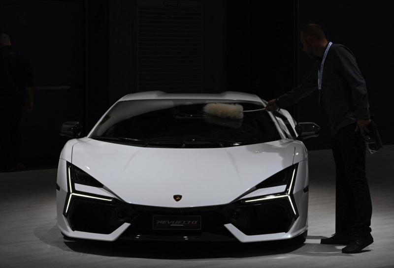 AFP - Lamborghini Revuelto