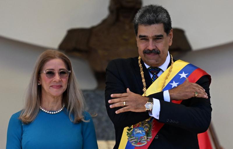AFP - "Lo amamos mucho": Maduro envió carta al papa Francisco