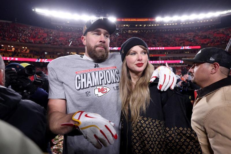 AFP - Travis Kelce y Taylor Swift, víctima de robo de chilenos en EE.UU.