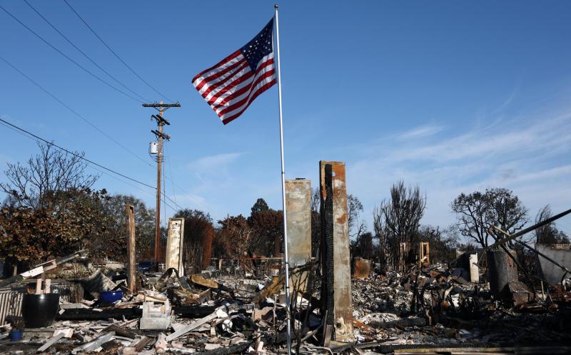 Culpan a bandas chilenas de provocar incendios en Los Ángeles - AFP
