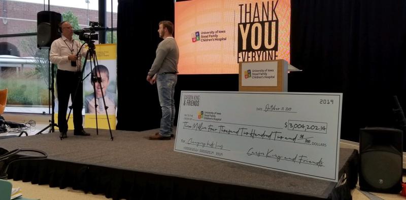 twitter - Carson King, el joven que ganó millones de dólares (y un año de cerveza) por una broma en TV