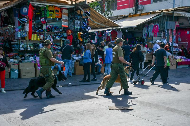 T13 - "No quiero que mi comuna sea un mall chino": Desbordes refuerza plan para recuperar el centro de Santiago | Agencia UNO