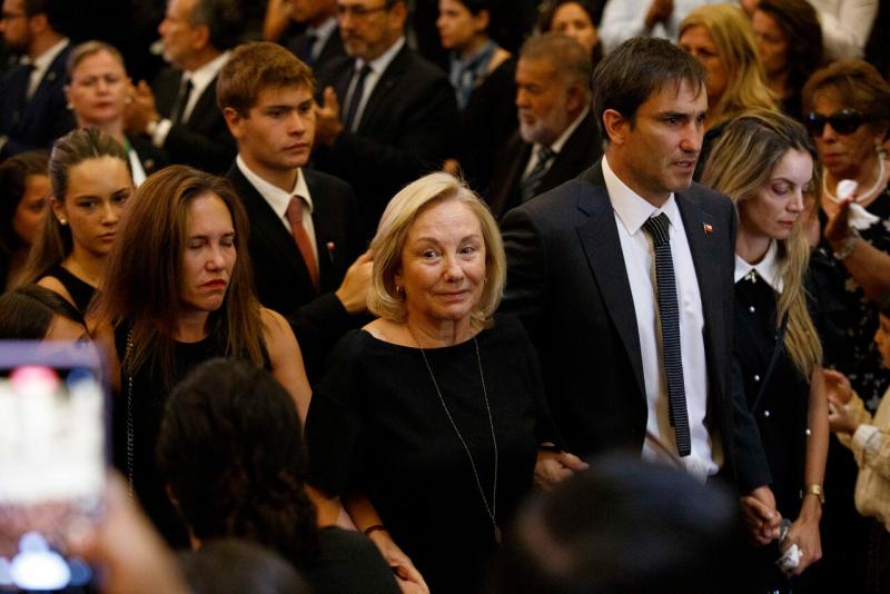 Agencia Uno - León Rossel Piñera, atrás de Cecilia Morel