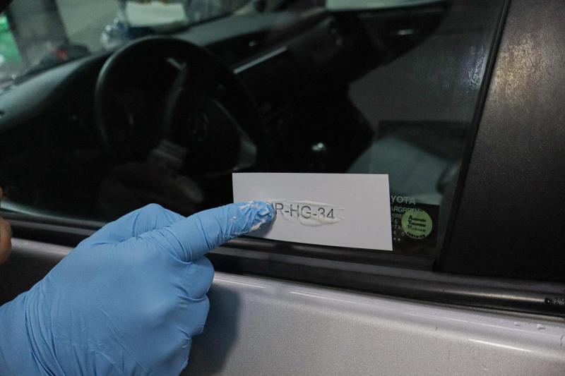 ¿Es obligatorio tener grabada la patente en los vidrios del auto? - Agencia Unoi