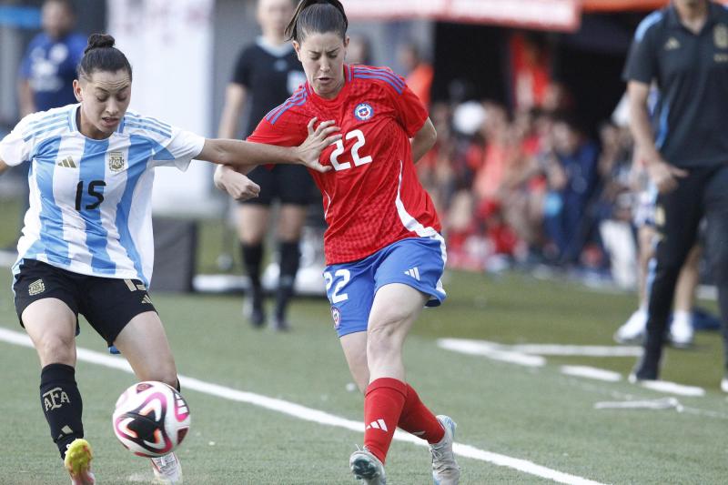 La Roja femenina no pudo con Argentina y cayó en amistoso - Créditos: Agencia Uno