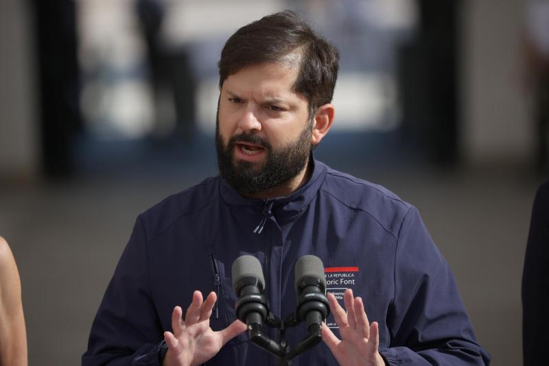 Aton - Cadem: Aprobación a presidente Boric se eleva dos puntos