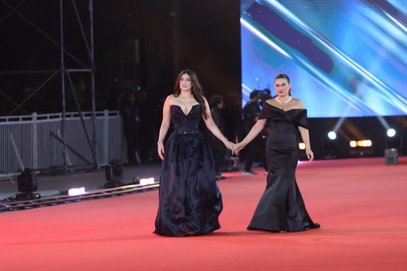 Gala en familia: Los famosos que desfilaron junto a sus hijos en la Gala del Festival de Viña - Ingrid Cruz y su hija Emilia Scheinffel - Aton