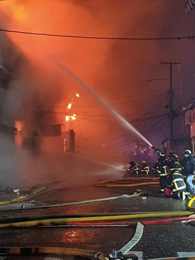 ATON - Megaincendio en Ancud destruyó 60 locales comerciales