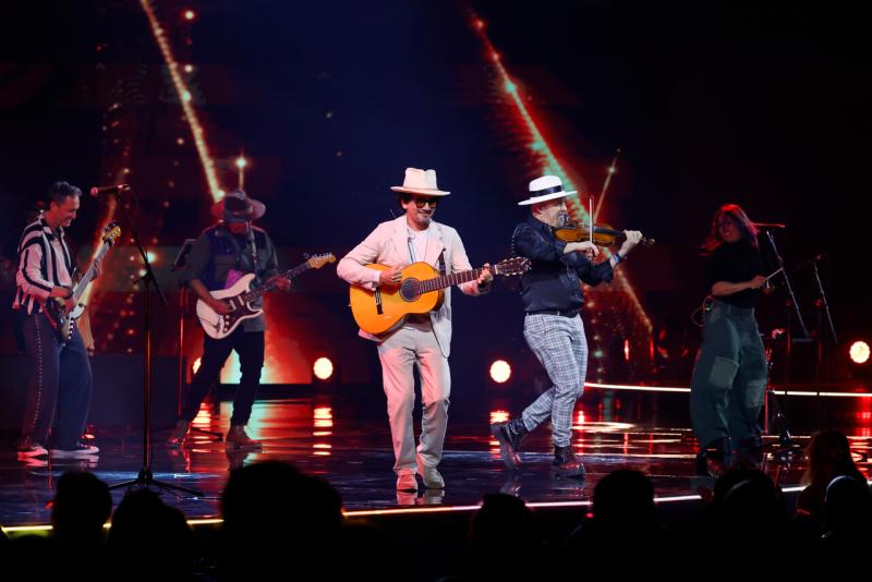 Aton - Bacilos en Viña 2025 / La historia de 'Caraluna'