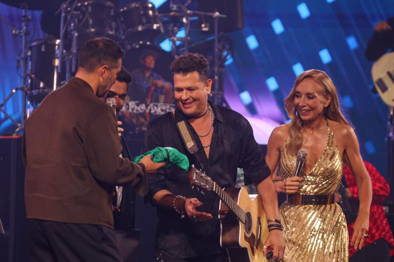 Agencia Uno - Carlos Vives y Claudio Bravo