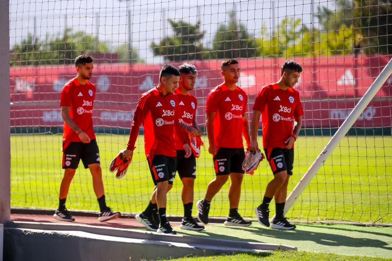Nicolás Guerra y Pablo Aránguiz sorprendieron a Ricardo Gareca en los entrenamientos de la Roja - Créditos: José Alvujar – Comunicaciones FFCh