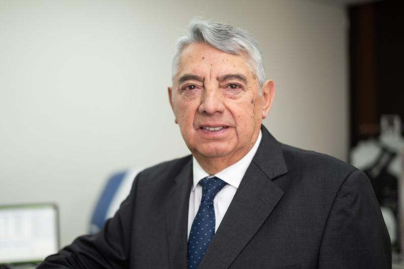 Ernesto Castillo Eyzaguirre, académico de Tecnología Médica de la Universidad Andrés Bello. 