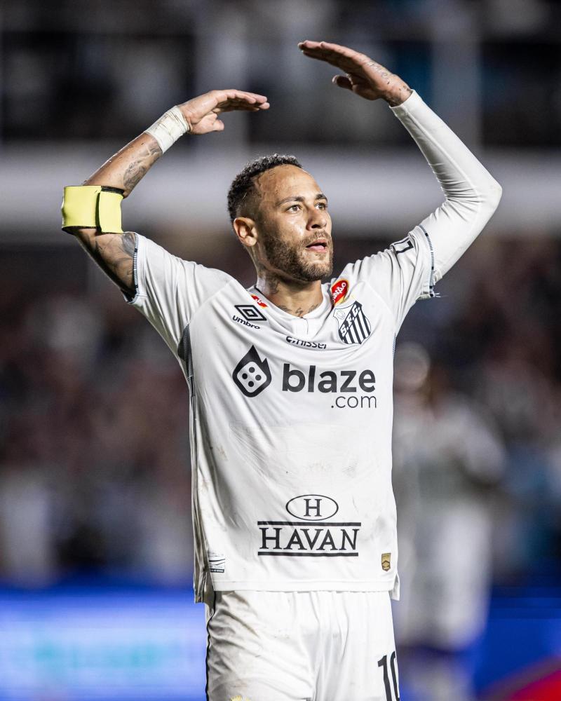Neymar vuelve a vestir la camiseta de Santos tras 12 años - Créditos: Santos