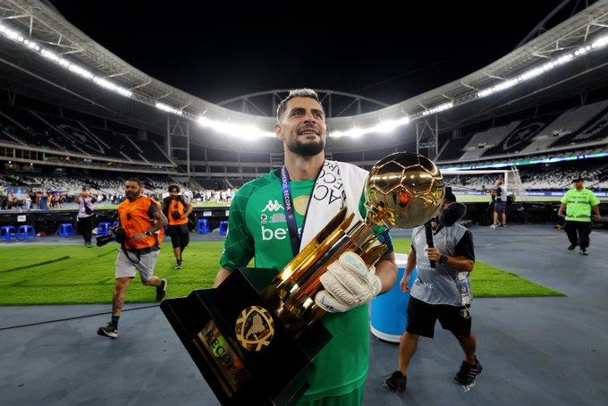 Gabriel Arias y Racing campeones de la Recopa - Créditos: Redes Sociales