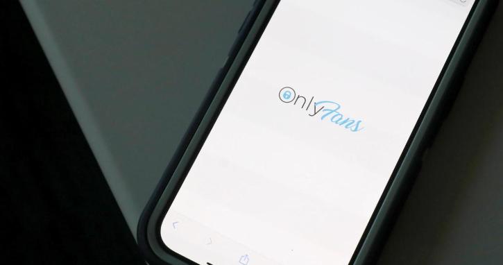 AFP News - ¿Tener cuenta en Onlyfans es igual a prostituirse?: Encuesta Cadem revela respuesta de los chilenos