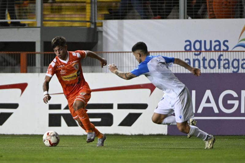Photosport - Hay una disputa entre Cobreloa y Colo Colo por Tomás Roco