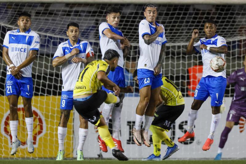Tiago Nunes fue expulsado en la derrota de U Católica - Créditos: Photosport