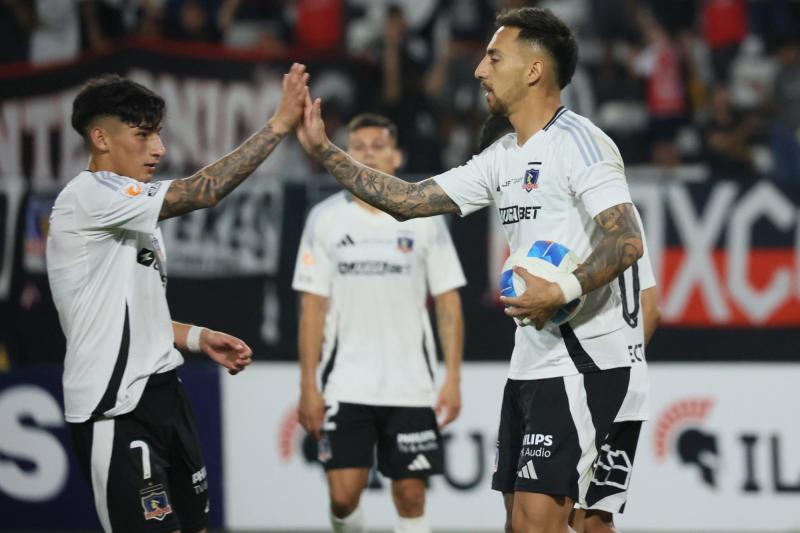 Javier Correa marcó un triplete para Colo Colo - Créditos: Photosport