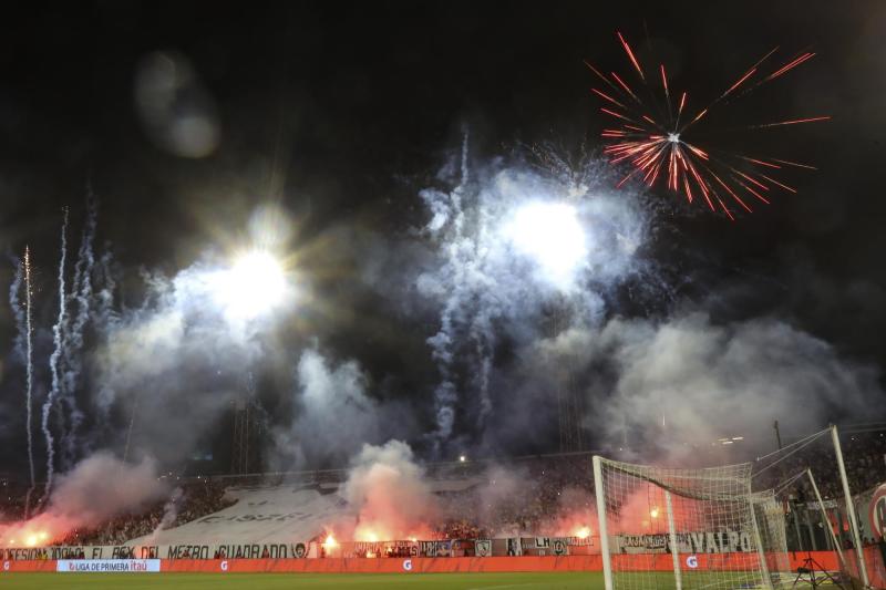 Photosport - Carlos Caszely fue homenajeado por hinchas de Colo Colo