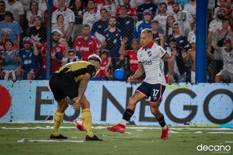 Eduardo Vargas hizo su debut oficial en Nacional - Créditos: @decanocom