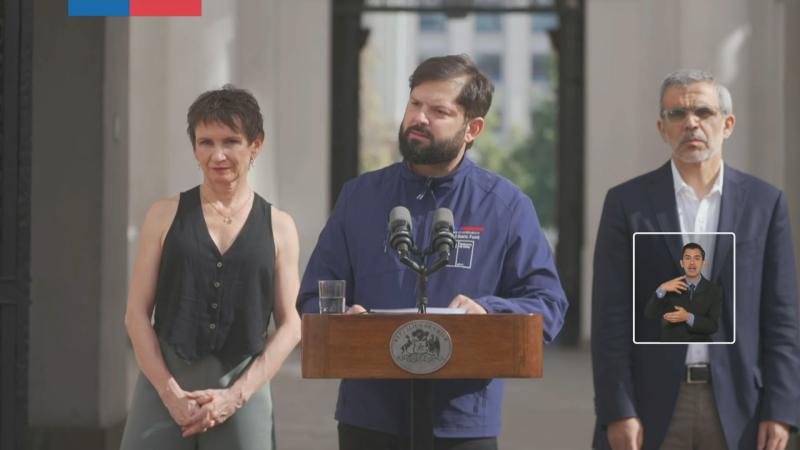 Presidente Boric decretó toque de queda por incendios forestales