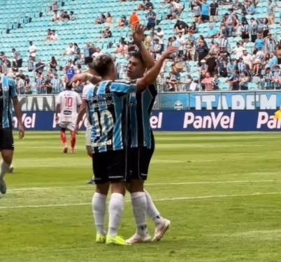 Instagram @gremio - Alexander Aravena