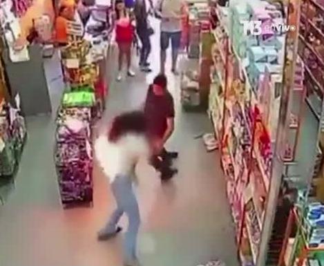 ¡Impactante registro!: Captan explosión de celular dentro del bolsillo de una mujer