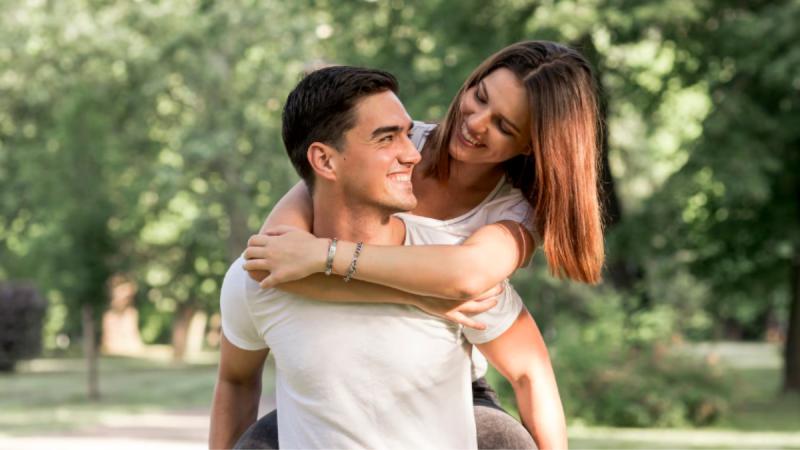 Las 36 preguntas para un enamoramiento mutuo - referencial freepik