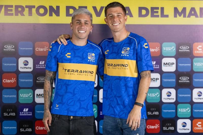 Ignacio Ramírez (derecha) y Diego Hernández (izquierda) fueron presentados juntos en Everton - Créditos: Prensa Everton