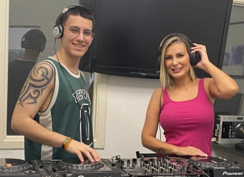 Redes sociales - Andressa y Arthur Urach