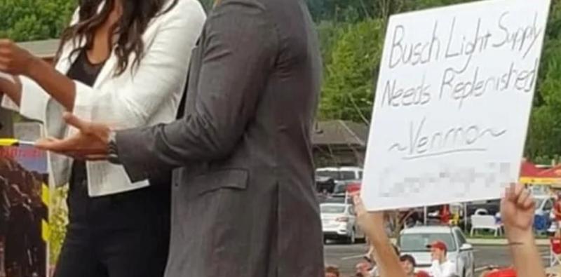 twitter - Carson King, el joven que ganó millones de dólares (y un año de cerveza) por una broma en TV