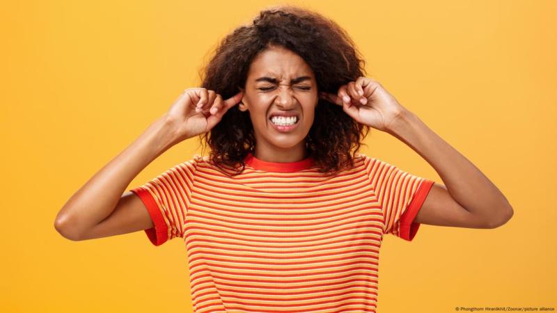 DW - El ruido de fondo puede ser molesto, pero el cerebro se adecúa y lo filtra; solo hay que permitirle que aprenda a hacerlo.