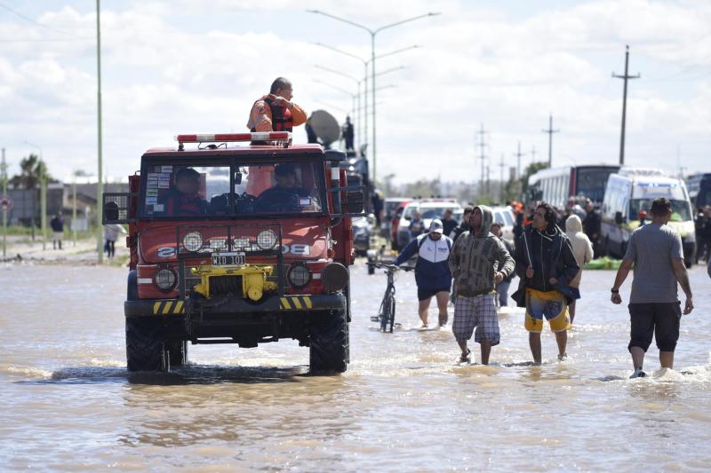 AFP - 16 muertos y un centenar de desaparecidos deja intenso temporal en Argentina