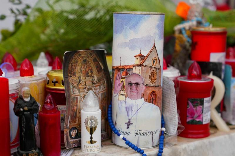 AFP - La salud del papa Francisco mejora y el Vaticano contempla el final de su hospitalización