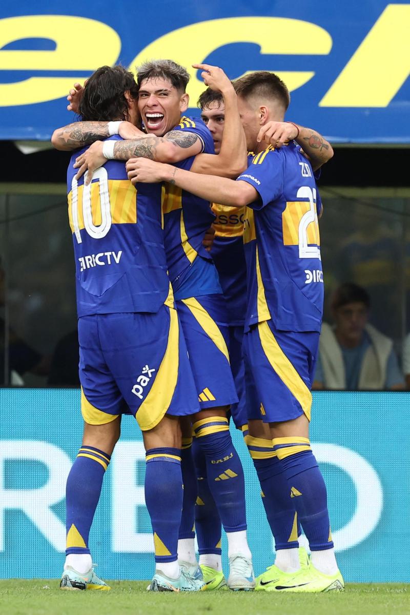 Carlos Palacios se lució con dos asistencias este domingo - Créditos: AFP