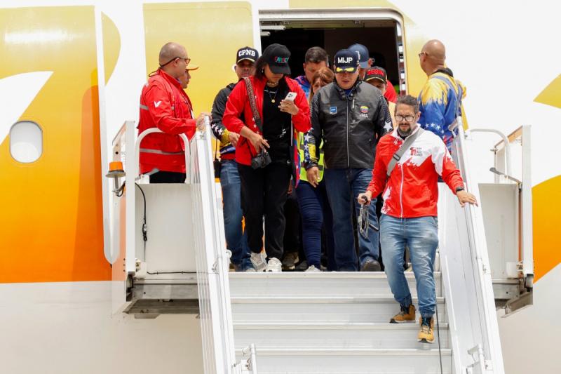 AFP - Llegan a Venezuela 199 deportados desde EEUU en medio de crisis migratoria desatada por Trump