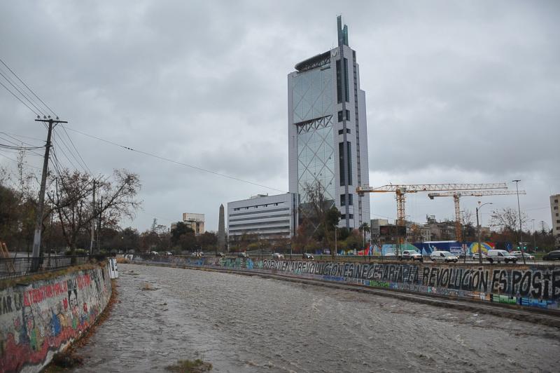 Agencia Uno - ¿Primera lluvia del año este viernes en Santiago?