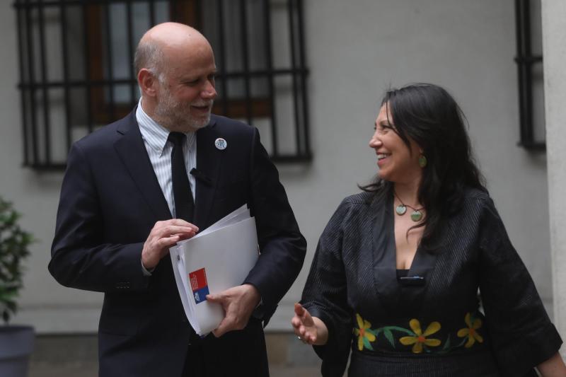 Agencia Uno - Ministro y subsecretaria de la Segpres