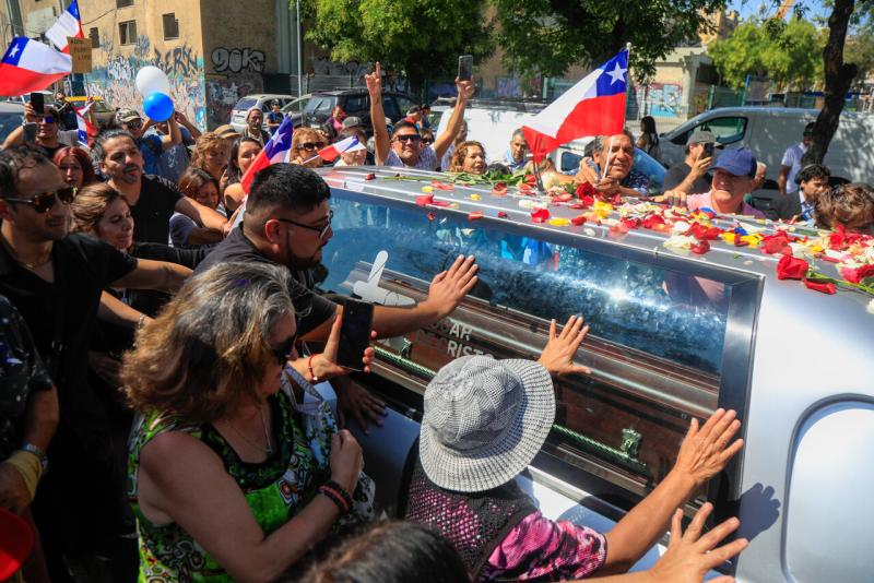 "No lo esperábamos": La reacción de los hermanos de Miguel Piñera al homenaje que recibió el "Negro" en la Pérgola de las Flores