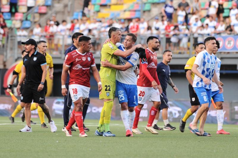Partido entre U Católica y Deportes Iquique tuvo varios incidentes - Créditos: Agencia Uno