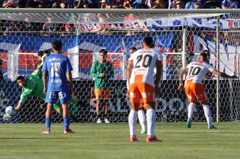 Cristopher Toselli tapó penal en U de Chile - Créditos: Agencia Uno